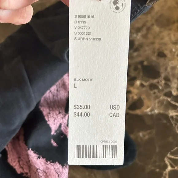 Urban Outfitters Black and Pink Rose baby T Shirt, NWT, size Large - Picture 4 of 5